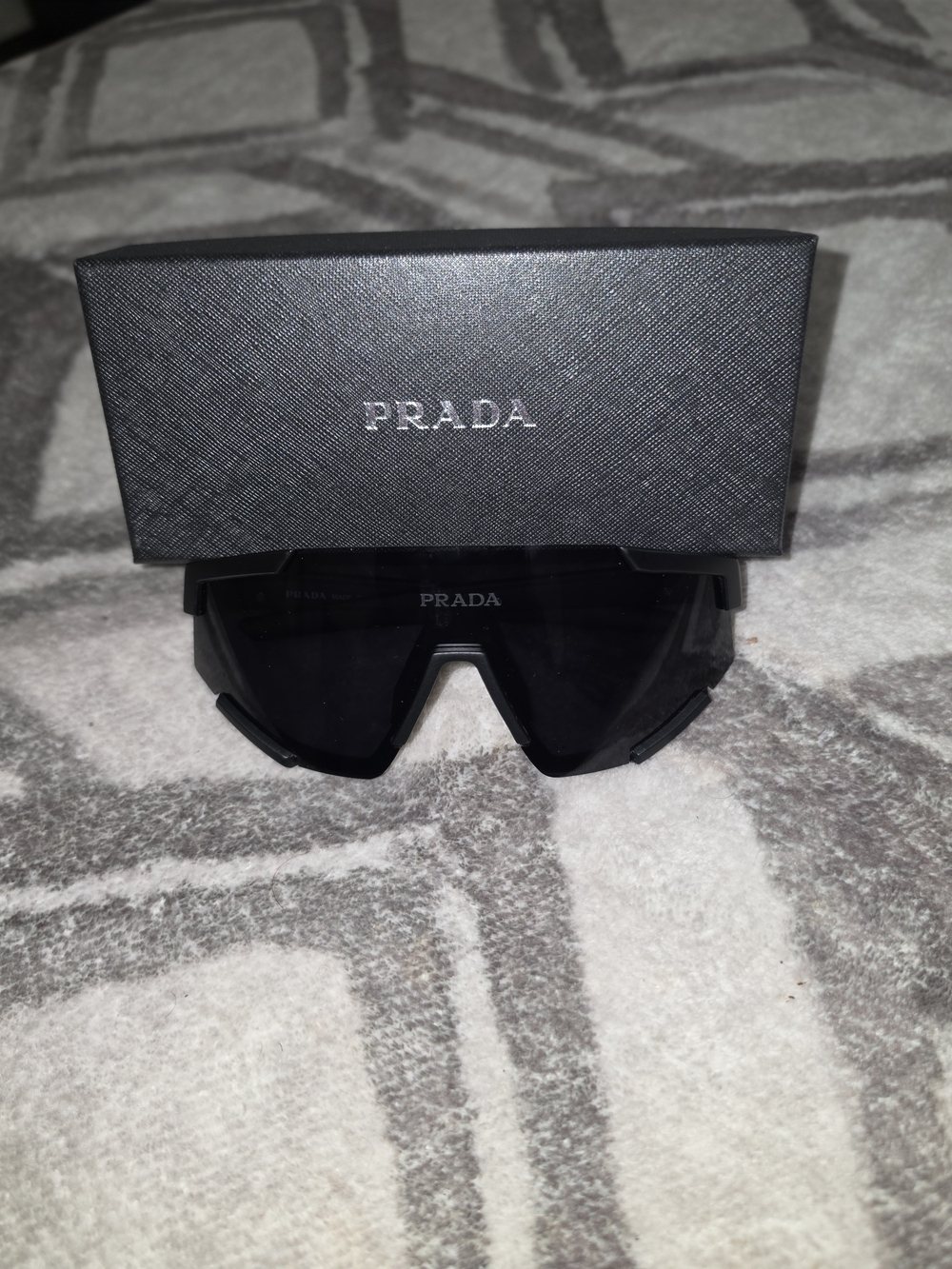 Prada Black Sunglasses with Red Temple Detail - Picture 2 of 3